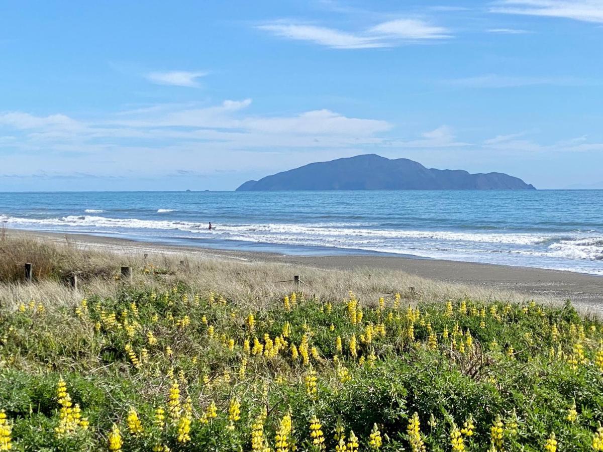 Otaki Beachfront Getaway Exterior foto