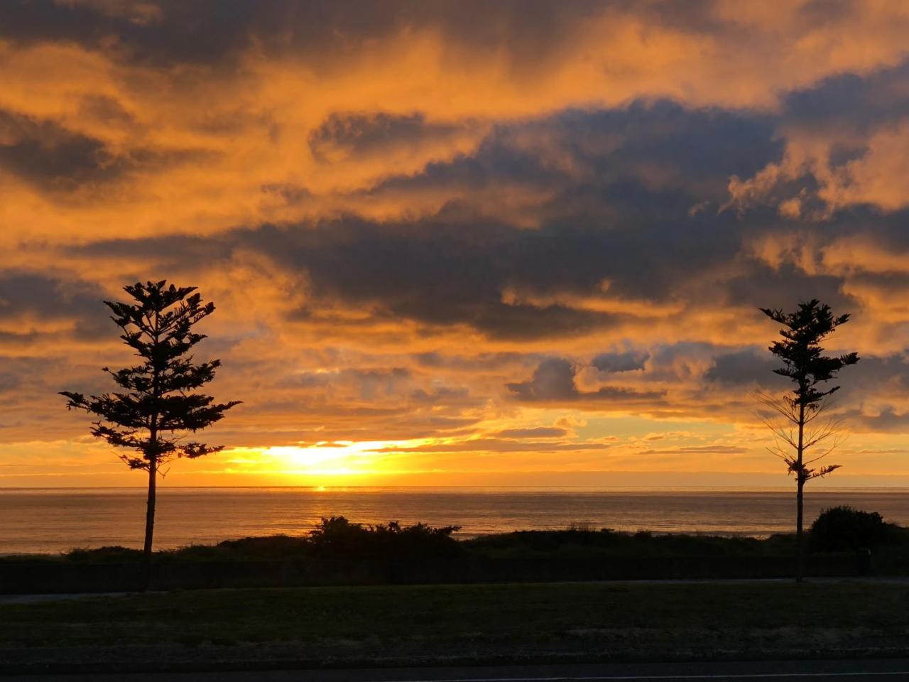 Otaki Beachfront Getaway Exterior foto